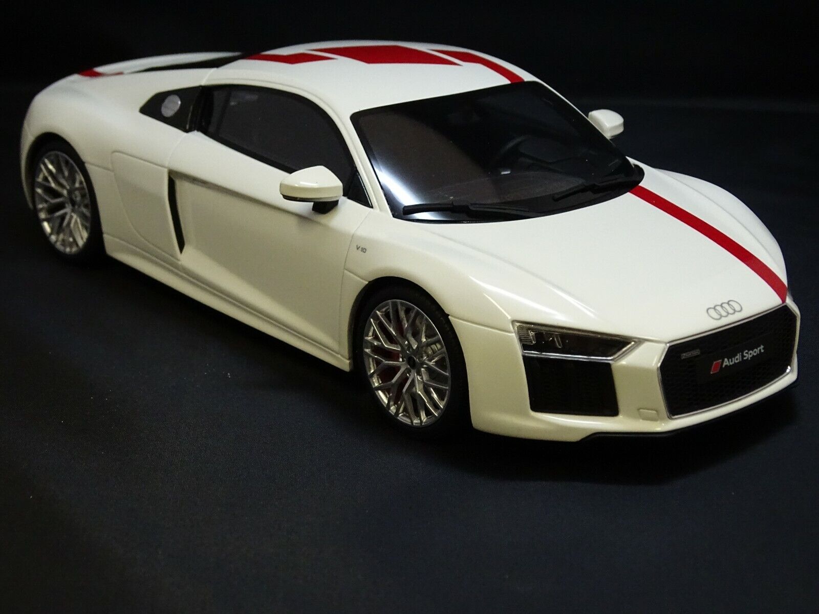 Audi R8 Scale Model Toyvala 1:24 Scale Audi R8 V10 Realstic Pull Back Die Cast Car Model w ...